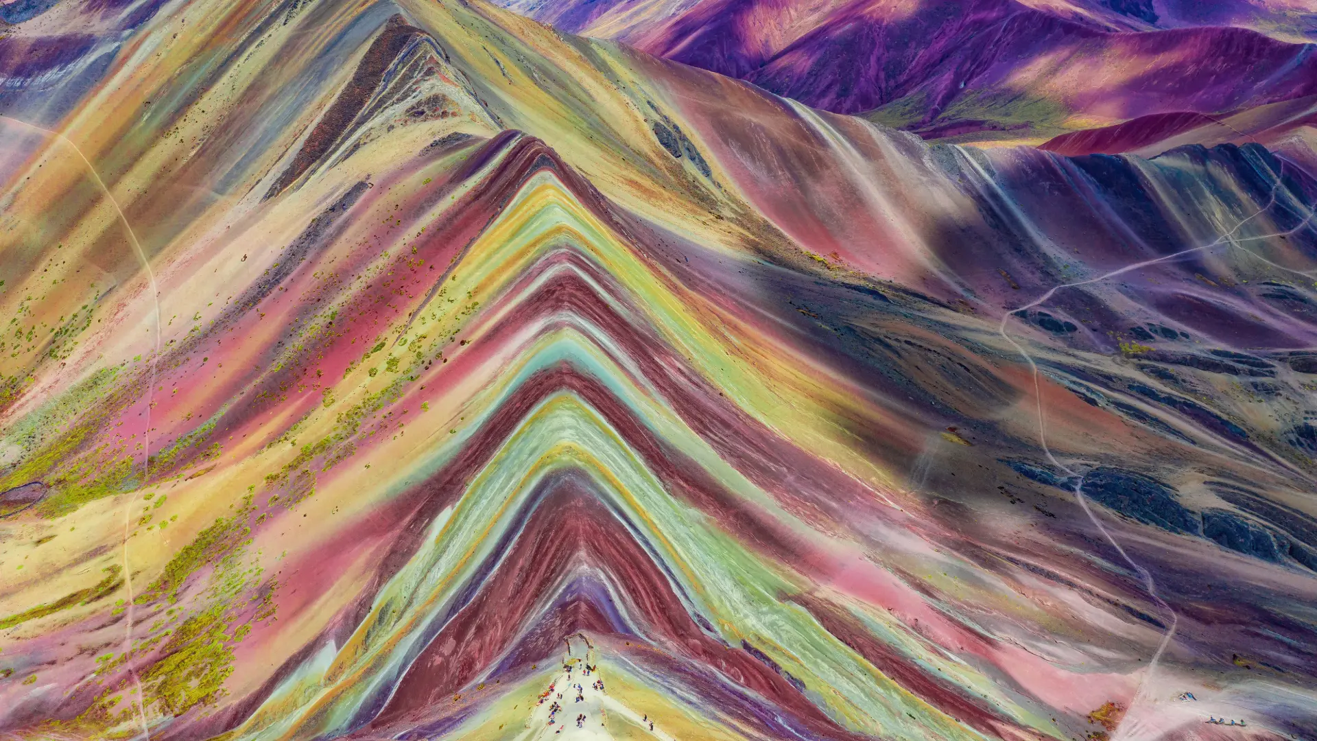 Tour guide providing emergency support with oxygen and first aid kit during Rainbow Mountain hike