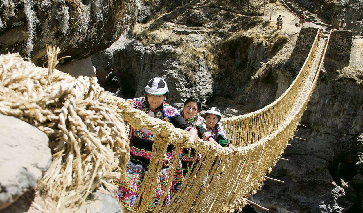 Travelers getting assistance from Cusco travel agency office